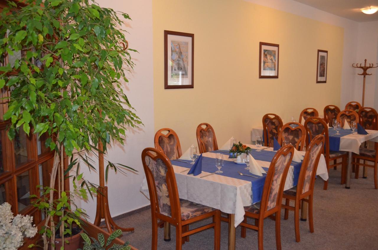 Hotel Amos Fulnek Zewnętrze zdjęcie