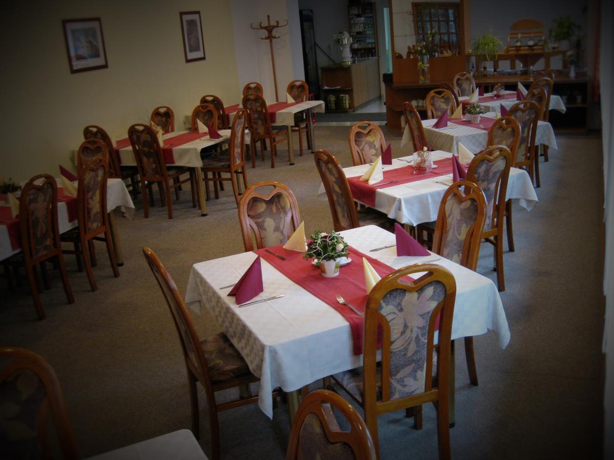 Hotel Amos Fulnek Zewnętrze zdjęcie